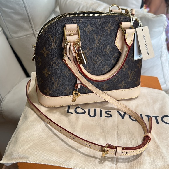 NEW! ALMA BB FROM THE BOUTIQUE! NEW MODEL WITH ADJUSTABLE STRAP! 2025 - Picture 4 of 17